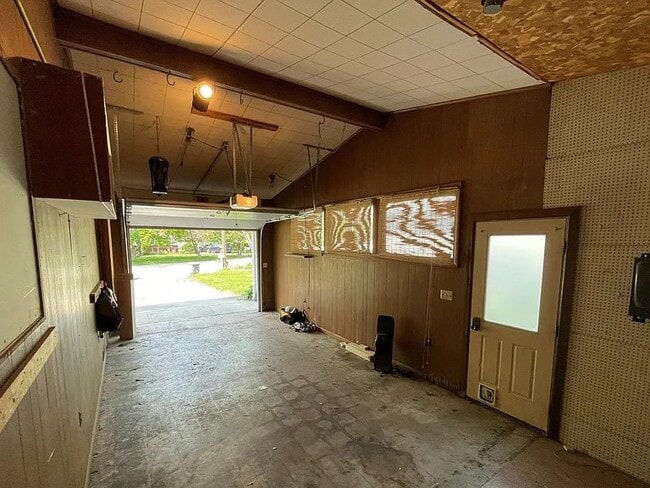 Building Photo - 140 Seneca Ln