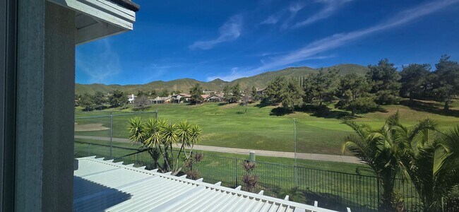 Building Photo - Pristine Chapman Heights Home on Golf Course!