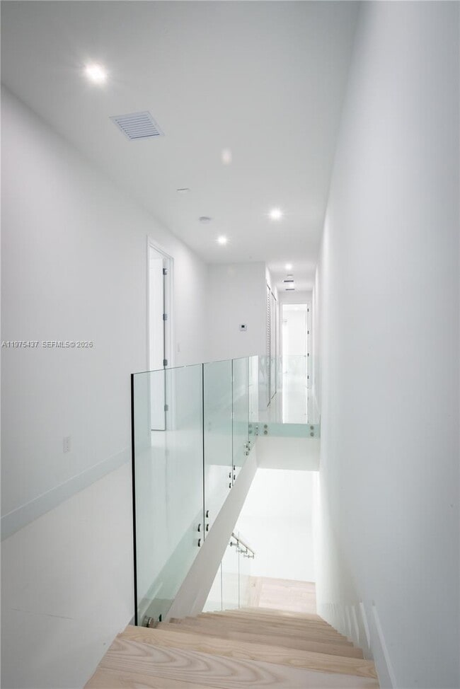 Building Photo - 3107 SW 26th St