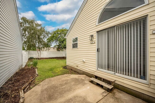Building Photo - 2666 Liberty Gardens Dr