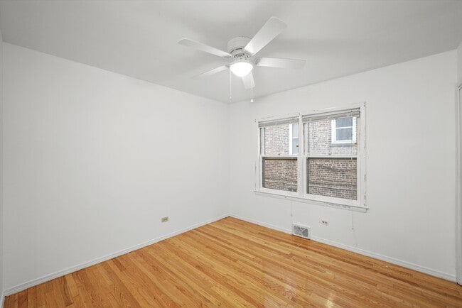 Building Photo - 6158 N Hoyne Ave