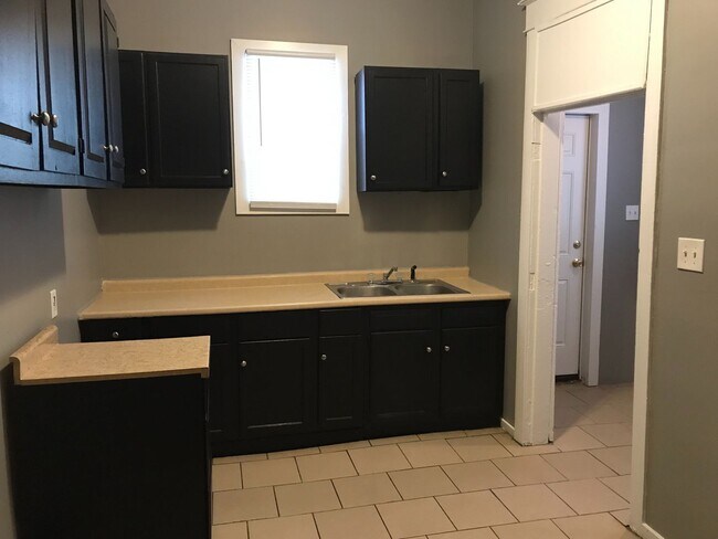 Building Photo - Sherman 57-59