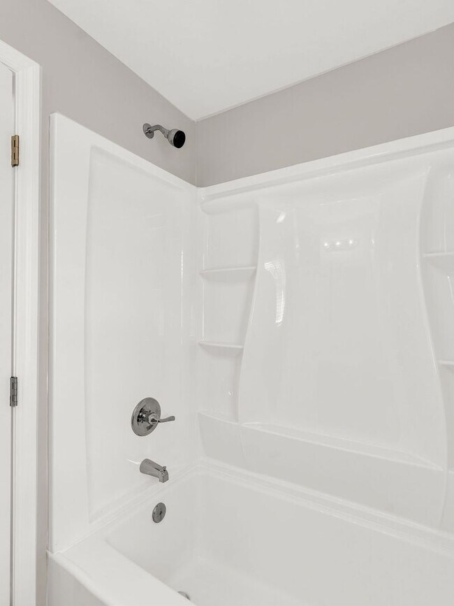 Building Photo - Oak Ridge 37830 - 3 bedroom 2 bath duplex ...