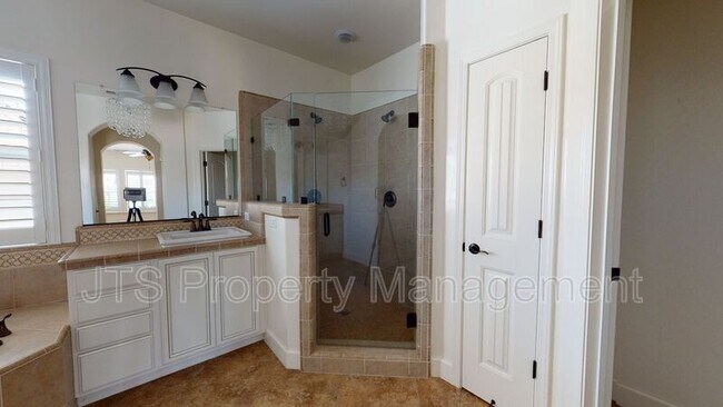 Building Photo - 1349 Piper Pl