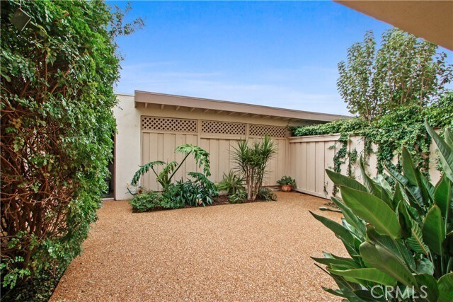 Building Photo - 9846 Villa Pacific Dr