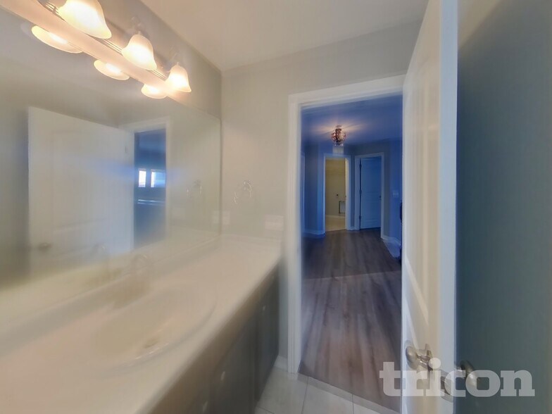 Building Photo - 10085 Thunderbolt Trail