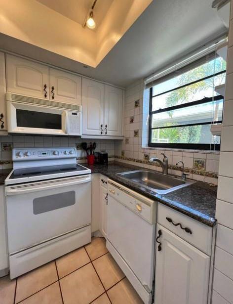 Building Photo - 4652 Poinciana St