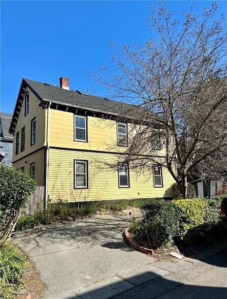 Building Photo - 26 Calvert St