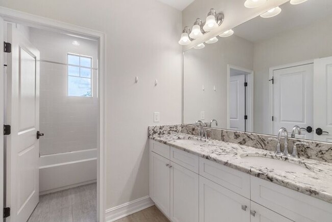 Building Photo - Estancia 4 Bed / 2.5 House Home for Lease!