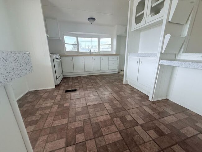 Building Photo - 3601 E Wyoming Ave