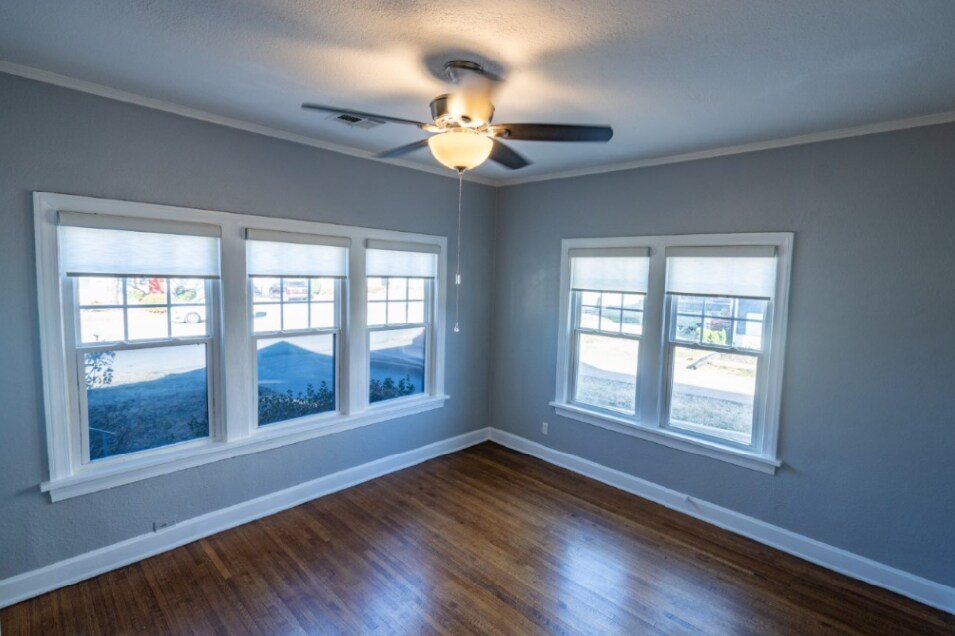 Building Photo - 2208 E 13th St