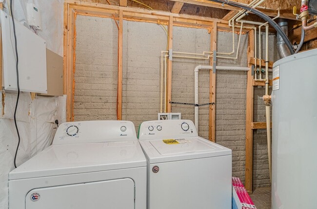 Building Photo - NORTH STAFFORD WELL MAINTAINED TOWNHOME FOR RENT