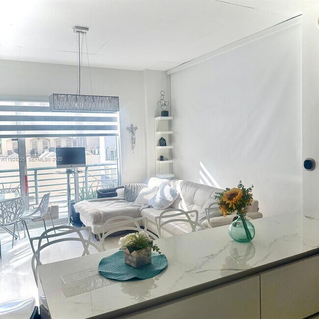 Building Photo - 133 NE 2nd Ave