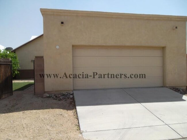 Building Photo - Four Bedroom/Three Bath home in Civano!