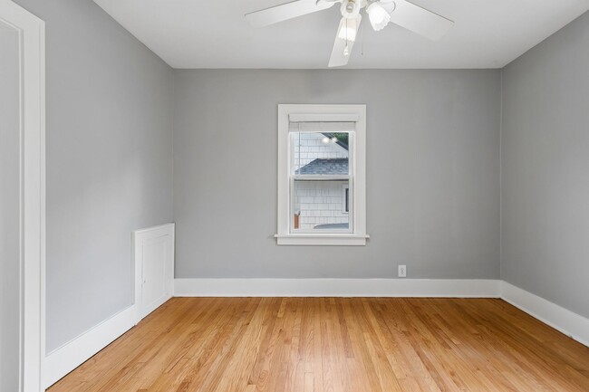 Building Photo - 519 S 56th St