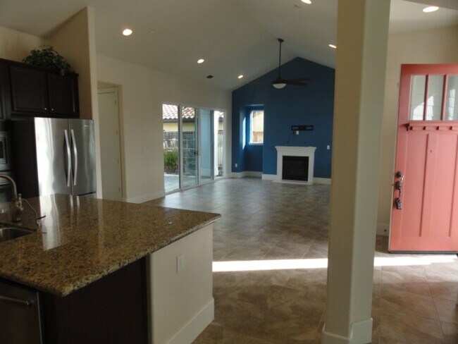 Building Photo - Great Home in East Garrison