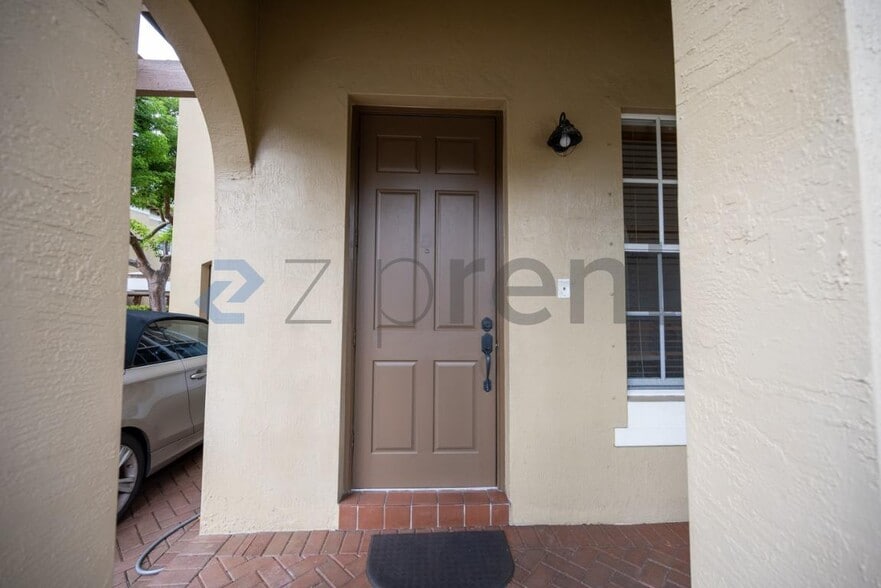 Building Photo - Unit