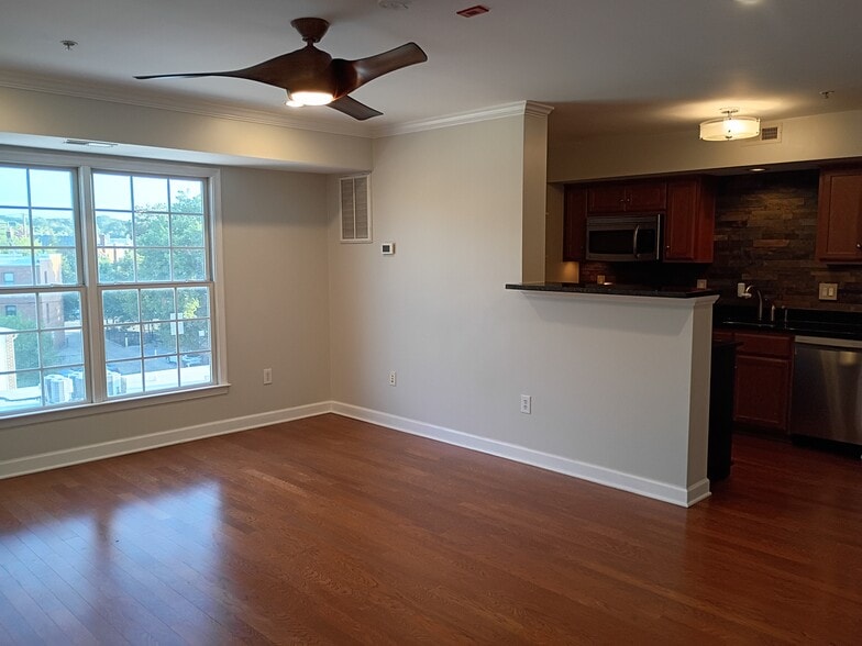 Building Photo - 5414 1st Pl NW