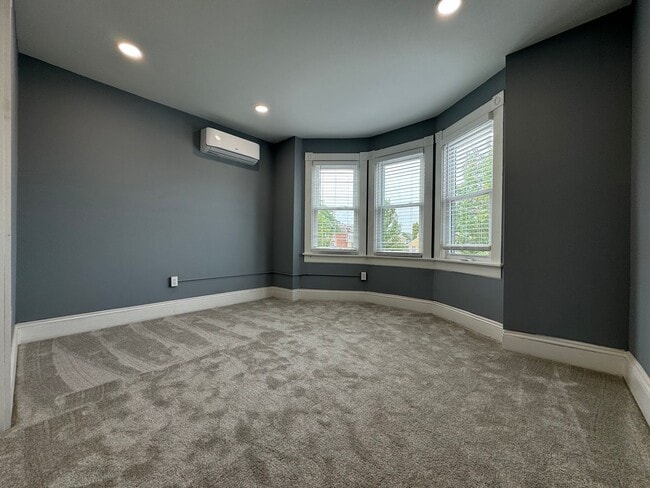 Building Photo - Completely Updated THREE BEDROOM TWIN!