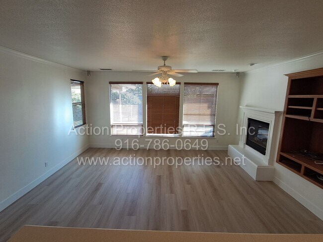 Building Photo - Action Properties R.E.S. Inc. Offering Beautiful Highland Park Single Story 3 Car, 4 Bedroom, Gar...