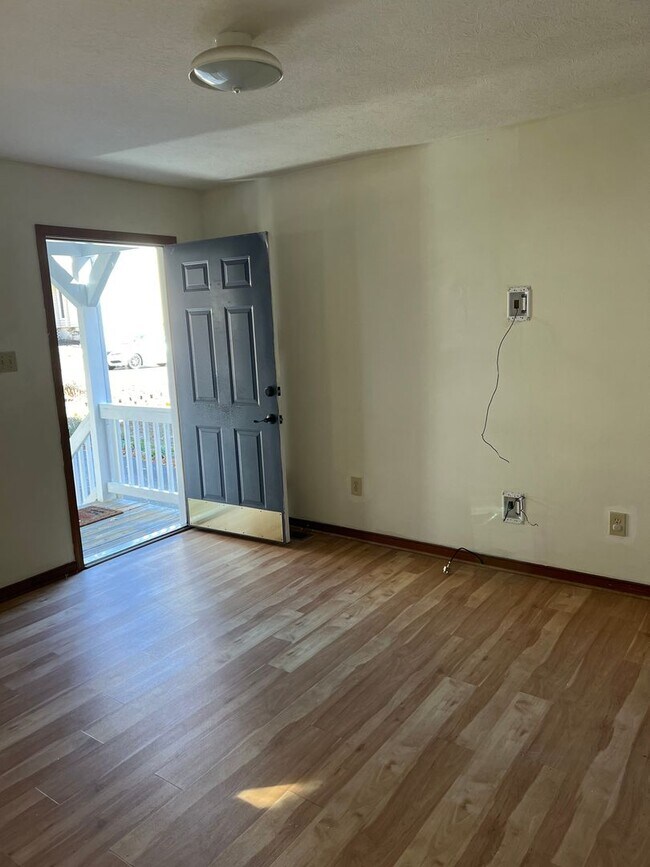 Building Photo - 6165 Stockade Dr