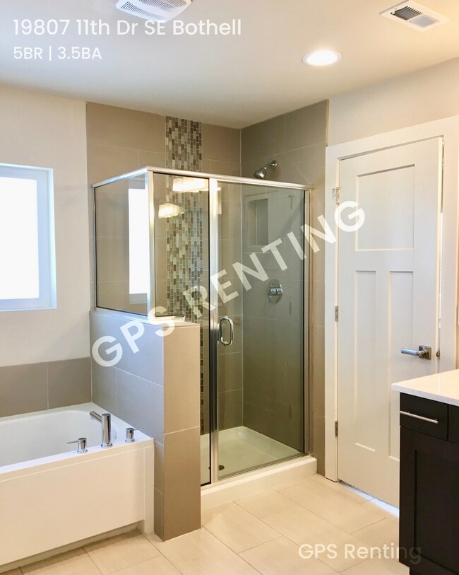 Building Photo - 19807 11th Dr SE