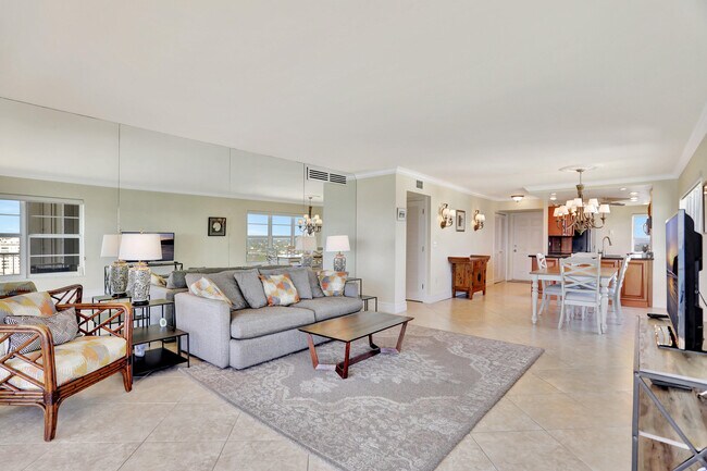 Building Photo - 1021 Hillsboro Mile