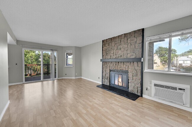 Building Photo - $1,650.00 - 2 Bedrooms, 1.5 Bathrooms Condo in Aurora with Cozy Fireplace!