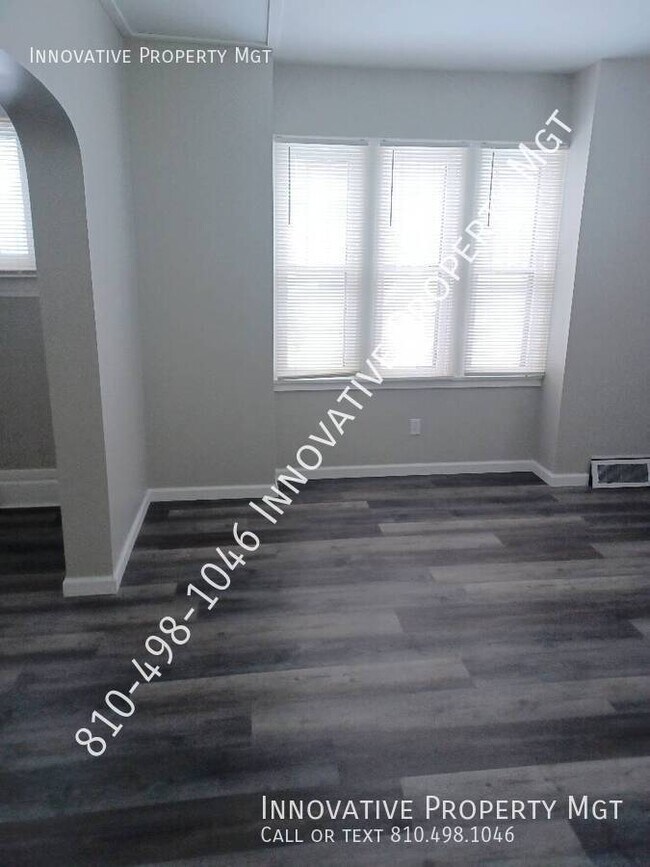 Building Photo - 842 E 9th St