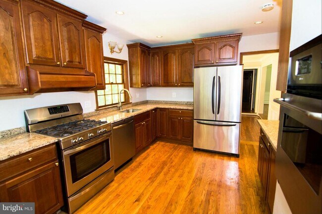 Building Photo - 6638 Holland St