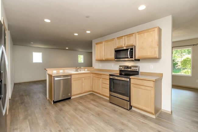 Building Photo - Fantastic DuPont Rambler with AC and Sprinkler System