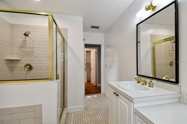 Building Photo - 2918 W Coachman Ave