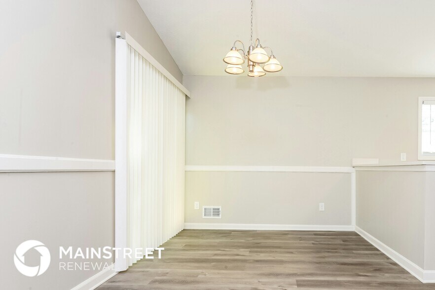 Building Photo - 8150 Flamingo Dr