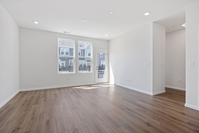 Building Photo - 6213 Sandbelt Dr