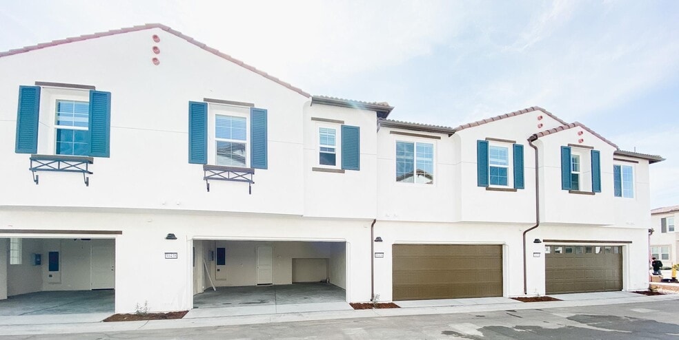 Building Photo - 30436 Town Square Dr