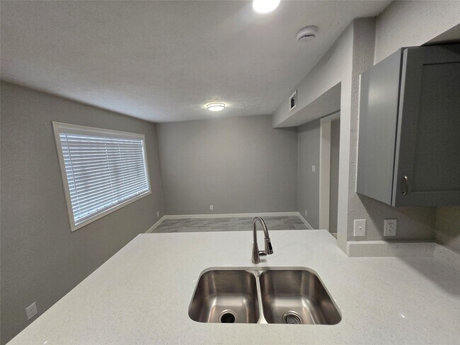 Building Photo - 8101 Amelia Rd