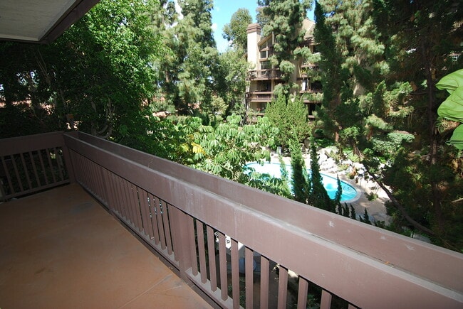 Building Photo - Resort-Style 2BD/2BA w/ Pool, Tennis Courts & 2 Parking Spaces