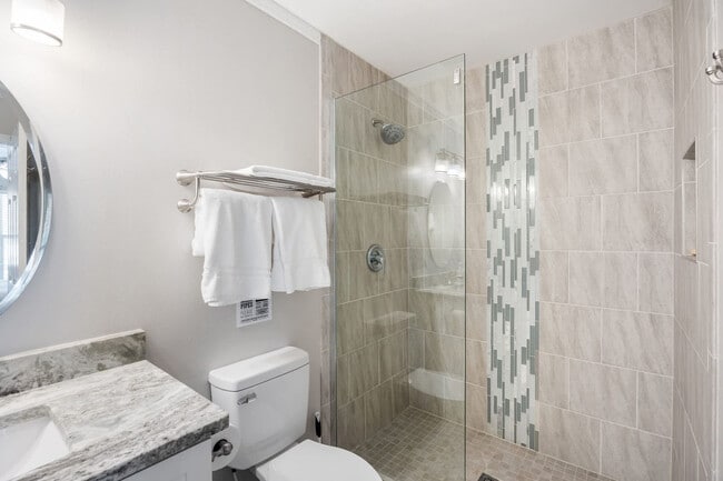 Building Photo - 4496 Luke Ave