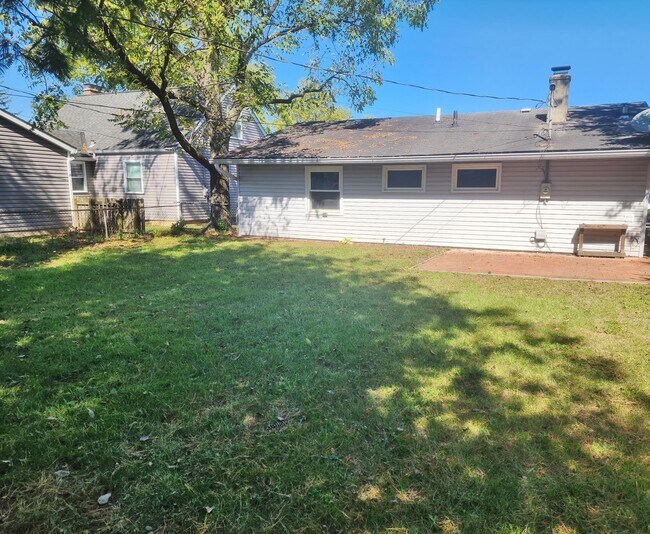 Building Photo - 2557 Bristol Rd