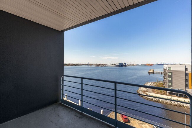 Building Photo - DOWNTOWN AREA