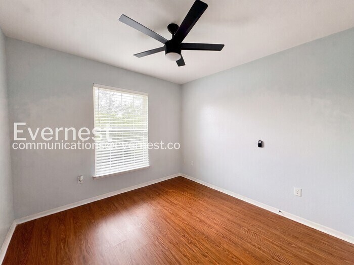 Building Photo - 10123 Courtney Palms Blvd