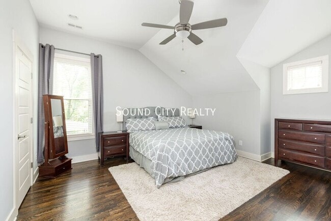 Building Photo - 606B Eastboro Dr