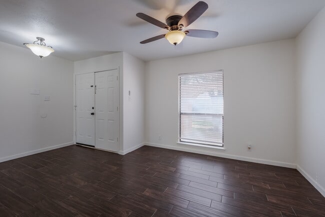 Building Photo - 6967 Sunset Village Dr