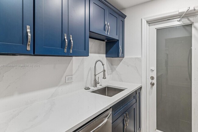 Building Photo - 255 Sunrise Dr