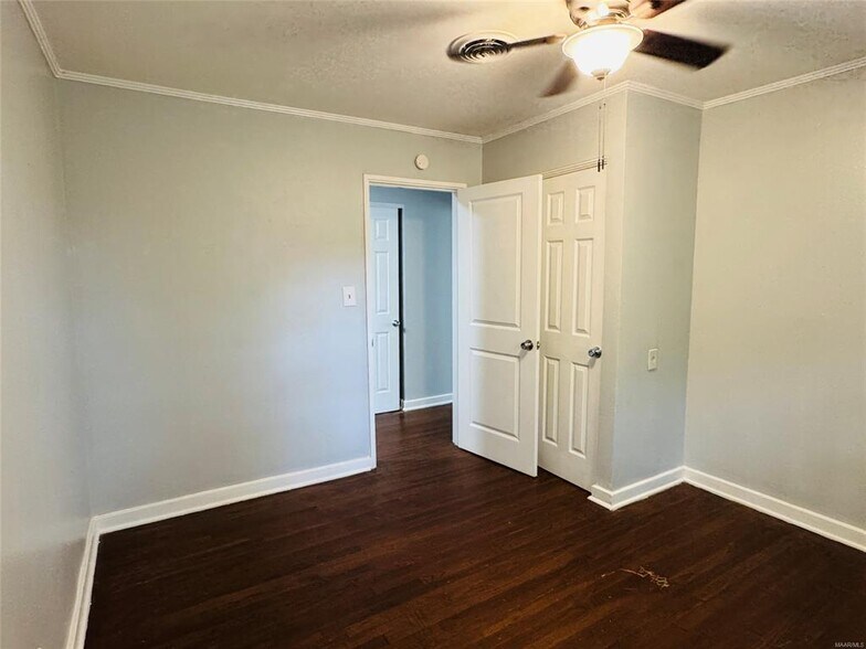 Building Photo - 4228 Hickory Dr