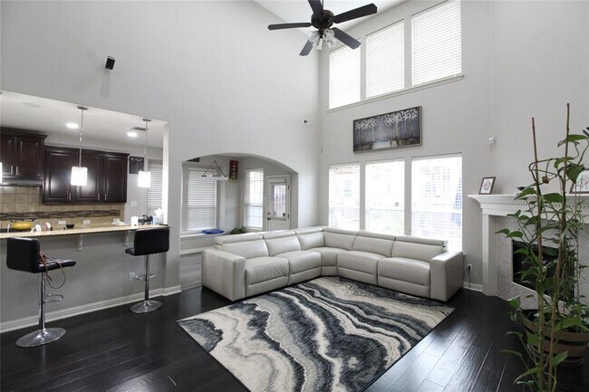 Building Photo - 610 Spanish Mustang Dr