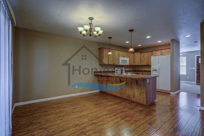 Building Photo - 3 Bedroom 2.5 Bathroom Custom Craftsman w/...