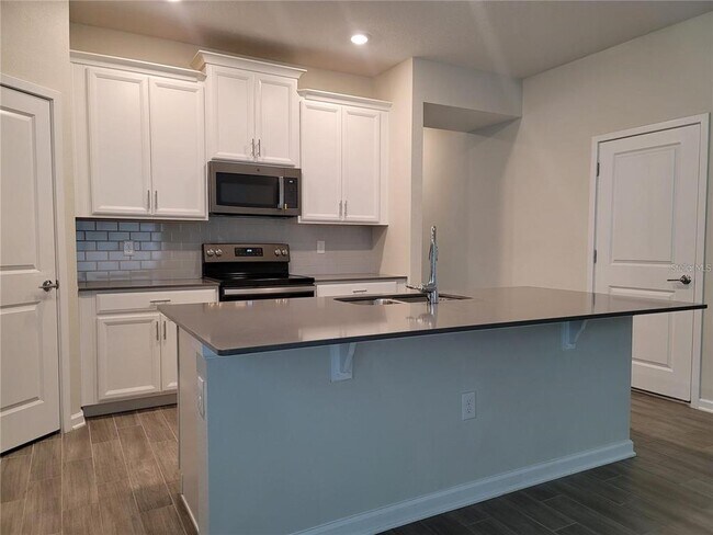 Building Photo - 5579 Bakewell Pl