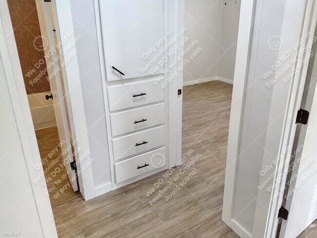 Building Photo - 3 br, 1 bath House - 314 W 36th St