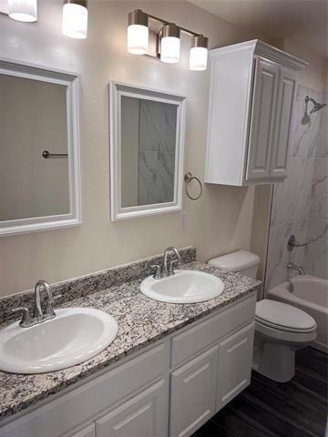 Building Photo - 716 E 5th St